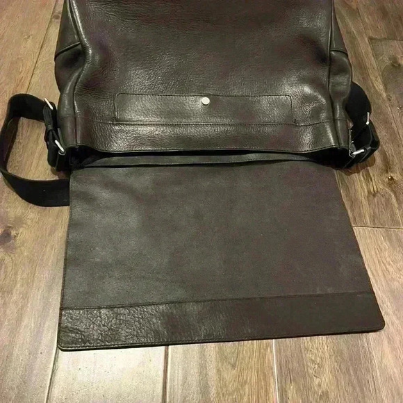 🌟RARE BLACK🌟SHINOLA E/W East West
Messenger Bag  Navigator Leather Laptop - Picture 11 of 16